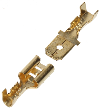 Conector papuc mamă cu versiunea de papuc tată potrivită